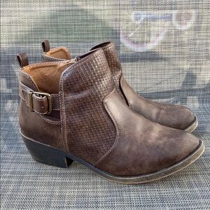 Jellypop Textured Brown Ankle Booties